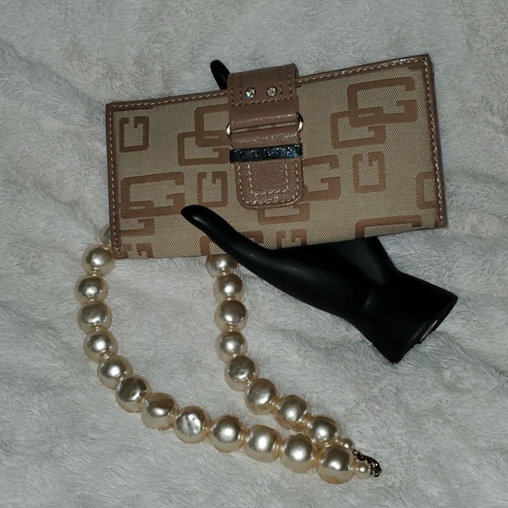 EUC Guess Slim Wallet with logo